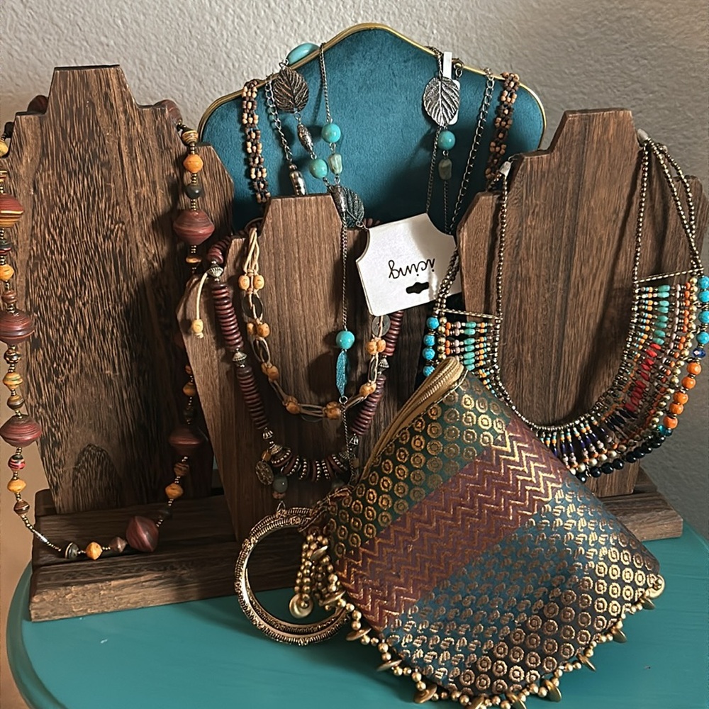 Artisan Variety Boho Festival 8 Piece Mixed Bead Statement Necklaces Silk Bag